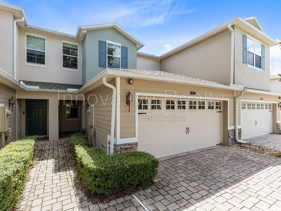 1327 Priory Cir