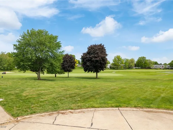 Carnoustie Dr, Uniontown, OH 44685