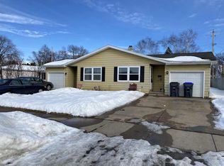 1126 Maple St #B, Neenah, WI 54956