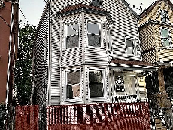 5th image of 381 Pine St #A