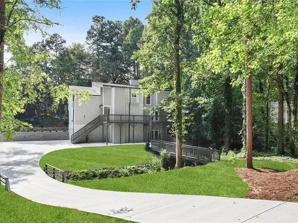 95 Lakeshore Cir NE, Marietta, GA 30067