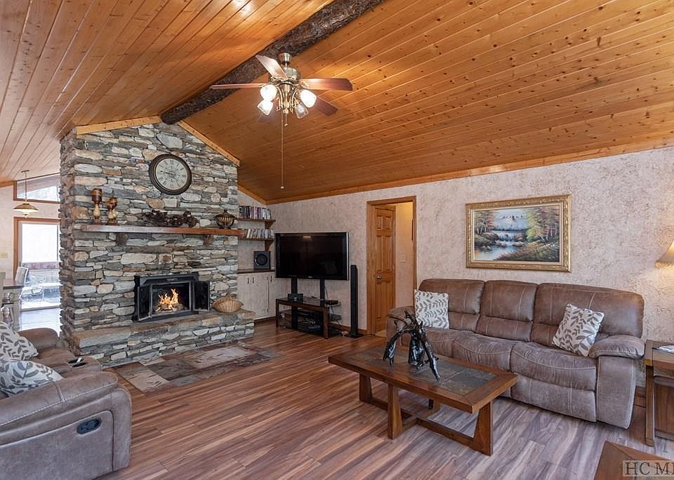 98 Village Way Sapphire Nc 28774 Zillow