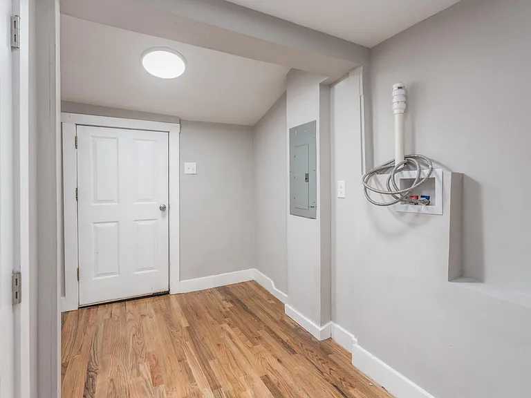 118 E Monmouth St — Photo 14