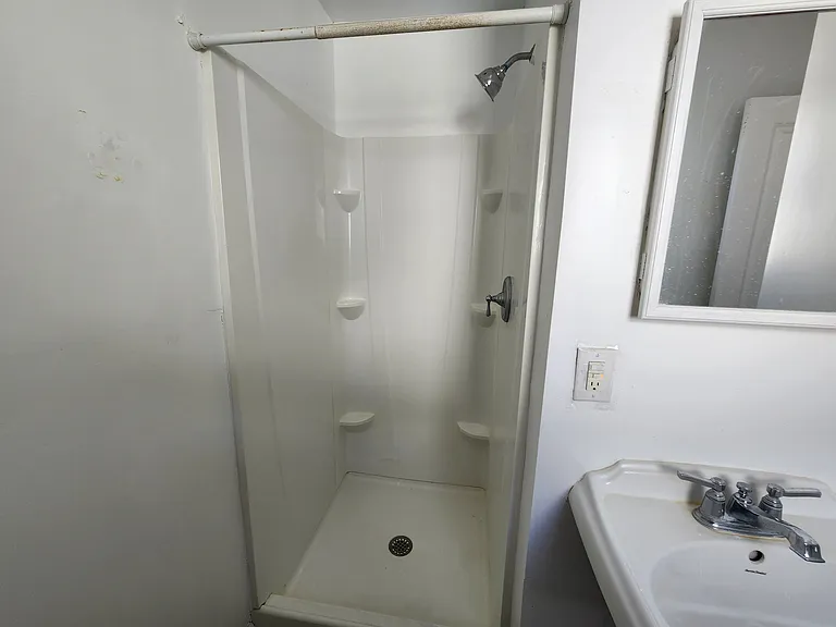 106-108 N Dudley Ave #1 — Photo 12