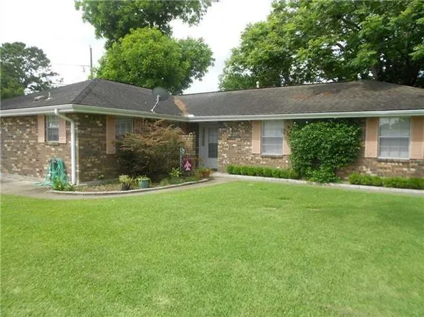 9 Sombrero Ln, Saint Rose, LA 70087