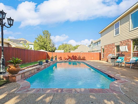 3rd image of 5573 Seabury Dr