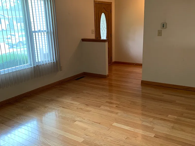 377 Heil Dr — Photo 2
