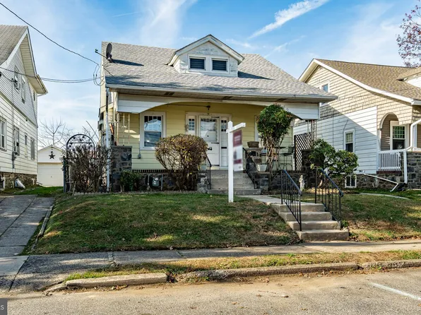 26 W Avon Rd, Brookhaven, PA 19015