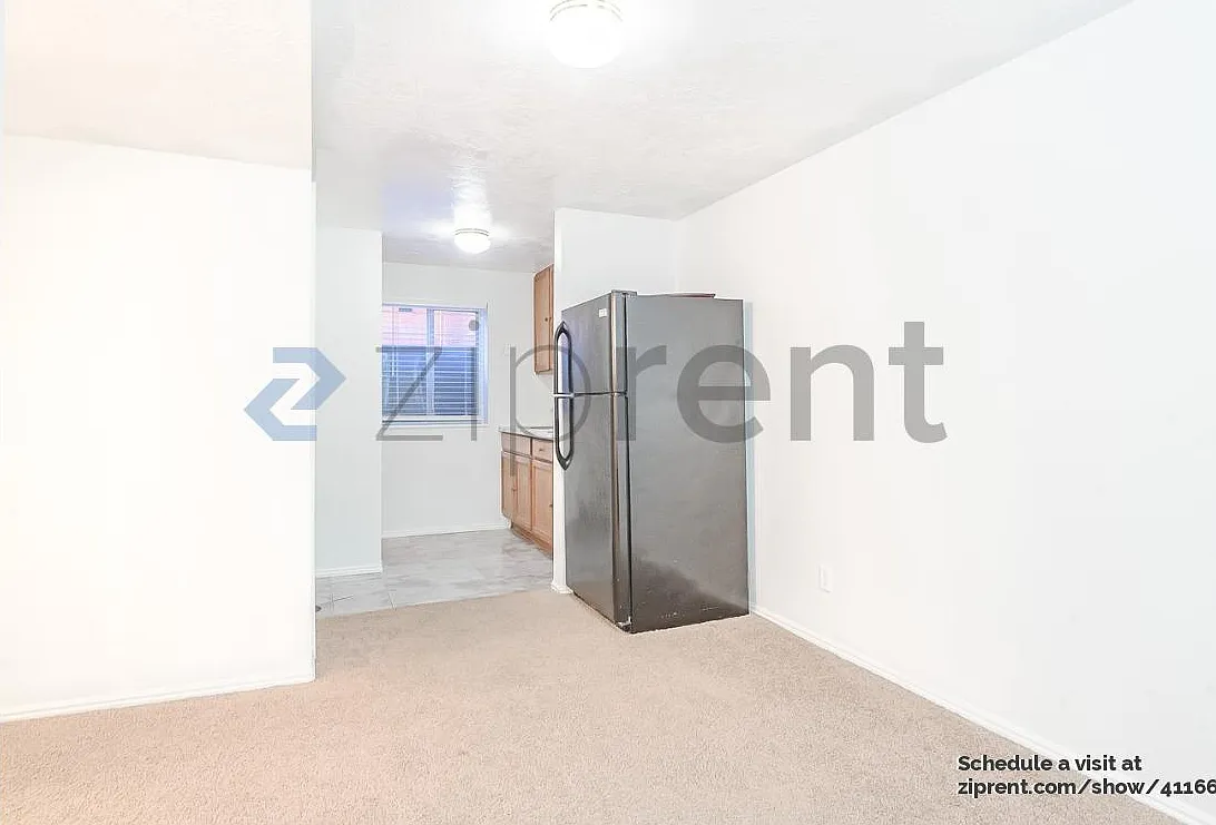 5 bed, 2.5 bath, 1900 sqft, $2,980 — Photo 2