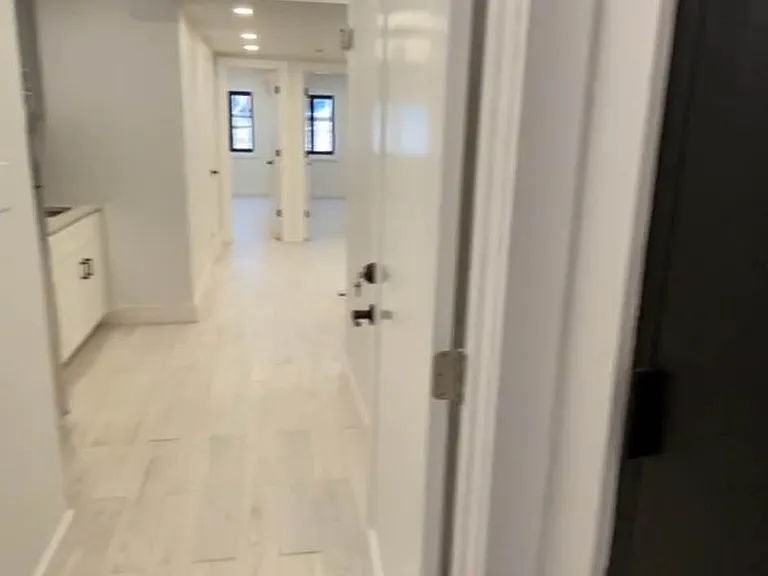 827 Gates Ave #1 — Photo 16