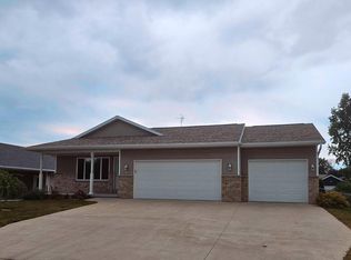 2210 S 21st St, Manitowoc, WI 54220