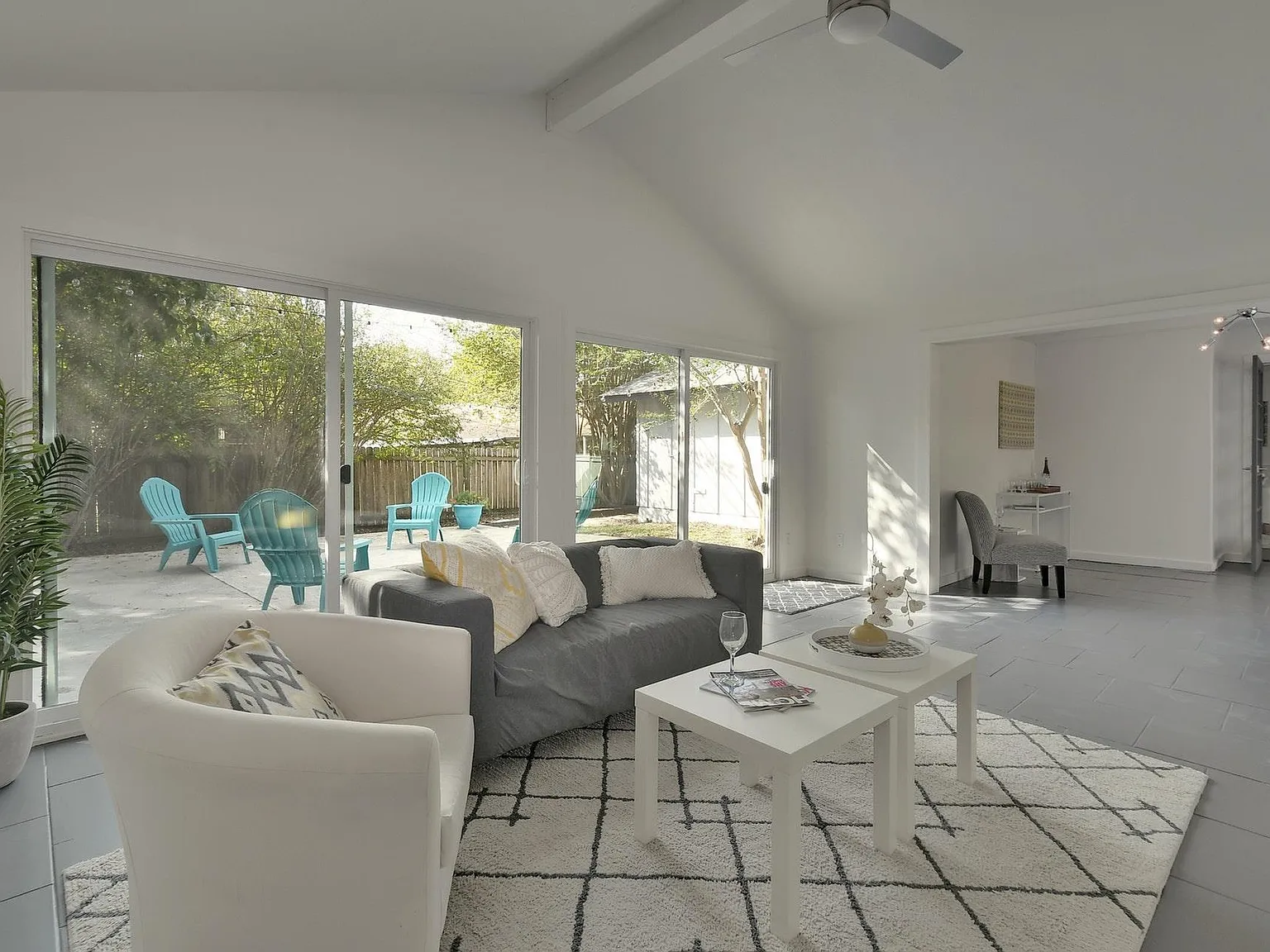 3 bed, 2.0 bath, 2049 sqft, $2,995 — Photo 3