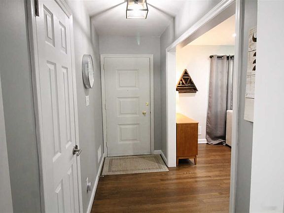 2nd image of 211 Tanglewylde Dr