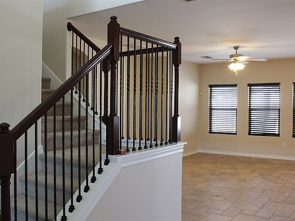 5th image of 332 Silver Leaf Oak Dr