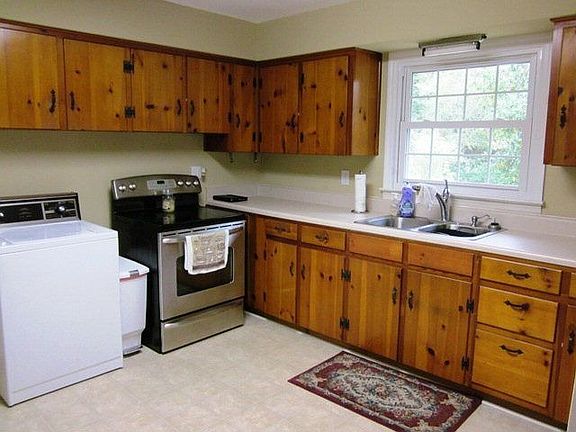 5th image of 908 Oleander Dr SE