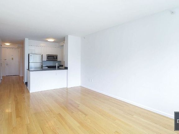 3rd image of 4545 Center Blvd APT 2001