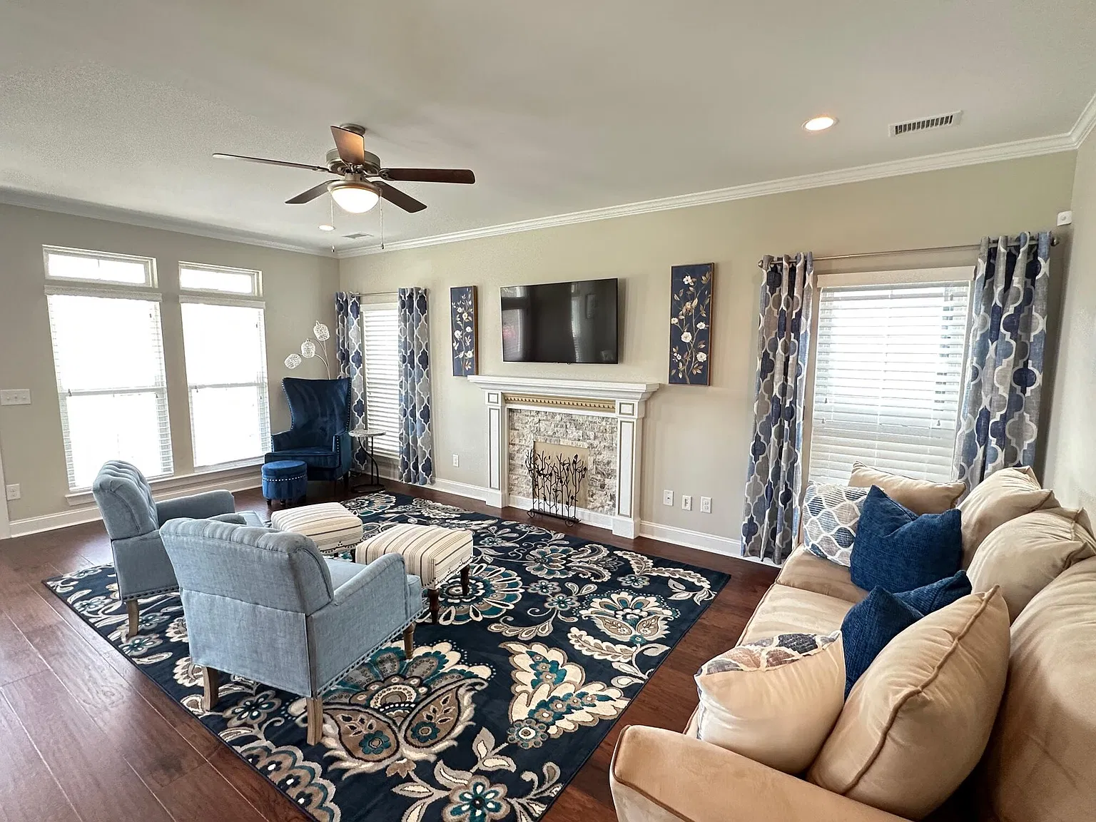 4 bed, 2.5 bath, 2267 sqft, $4,800 — Photo 3