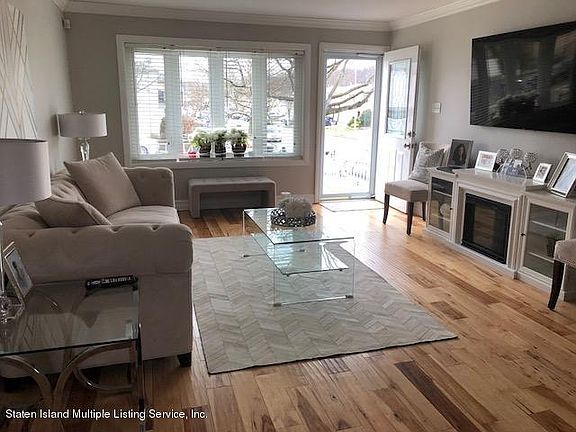 3rd image of 48 Mulberry Cir