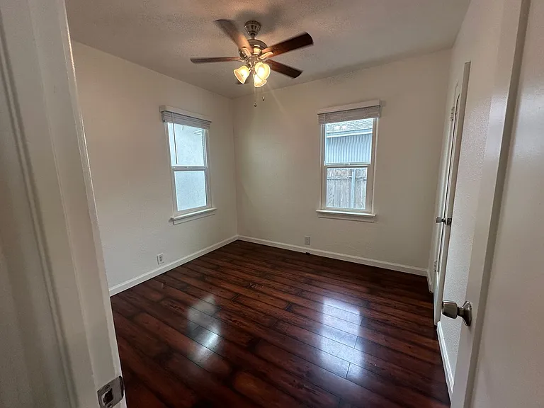 4441 Mississippi St — Photo 10