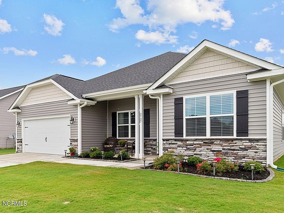 2nd image of 2727 Luna Lane