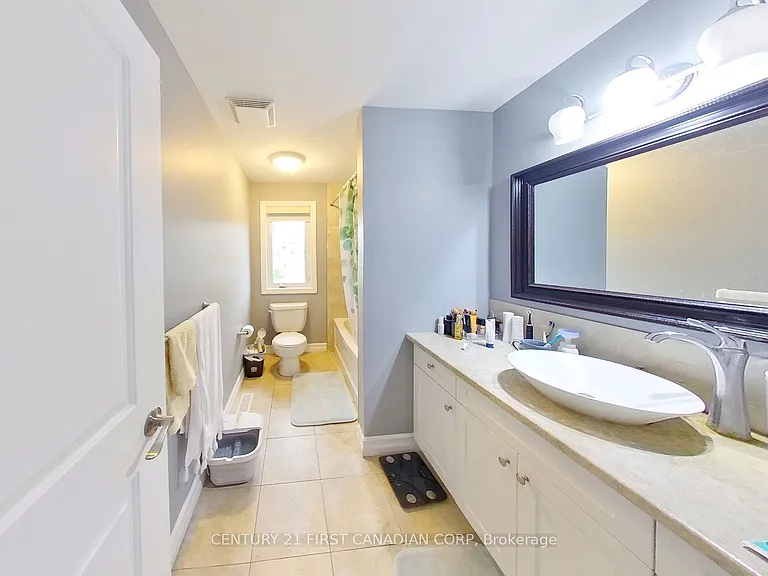 858 Roulston St — Photo 8