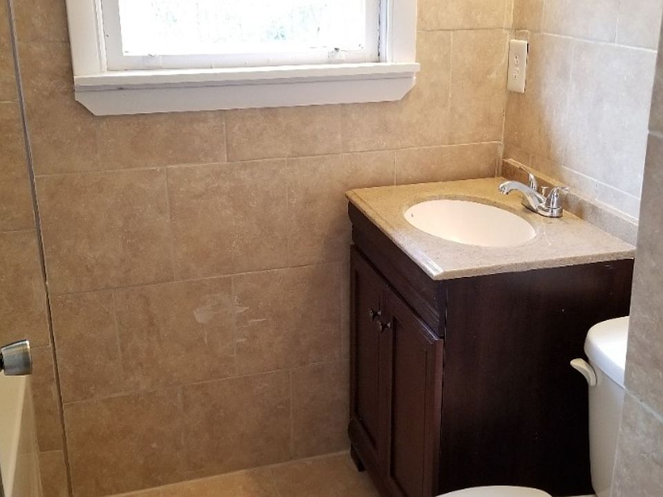 2nd image of 1023 9th Ave