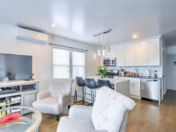 134-26 241st St, Rosedale, NY 11422