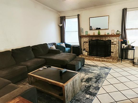 4th image of 702 Shadybrook Ln