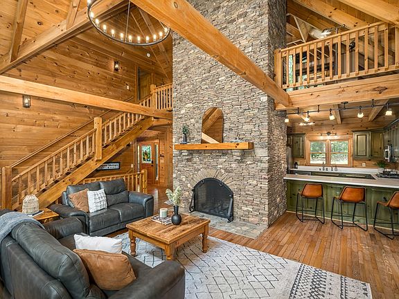 3rd image of 170 Whispering Pines Trl