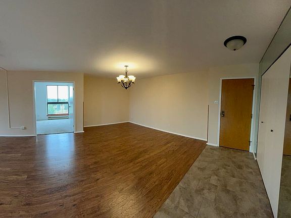 3rd image of 600 Naples Ct APT 510