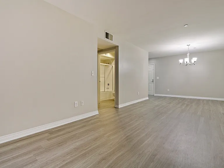 821 Wilcox Ave — Photo 6