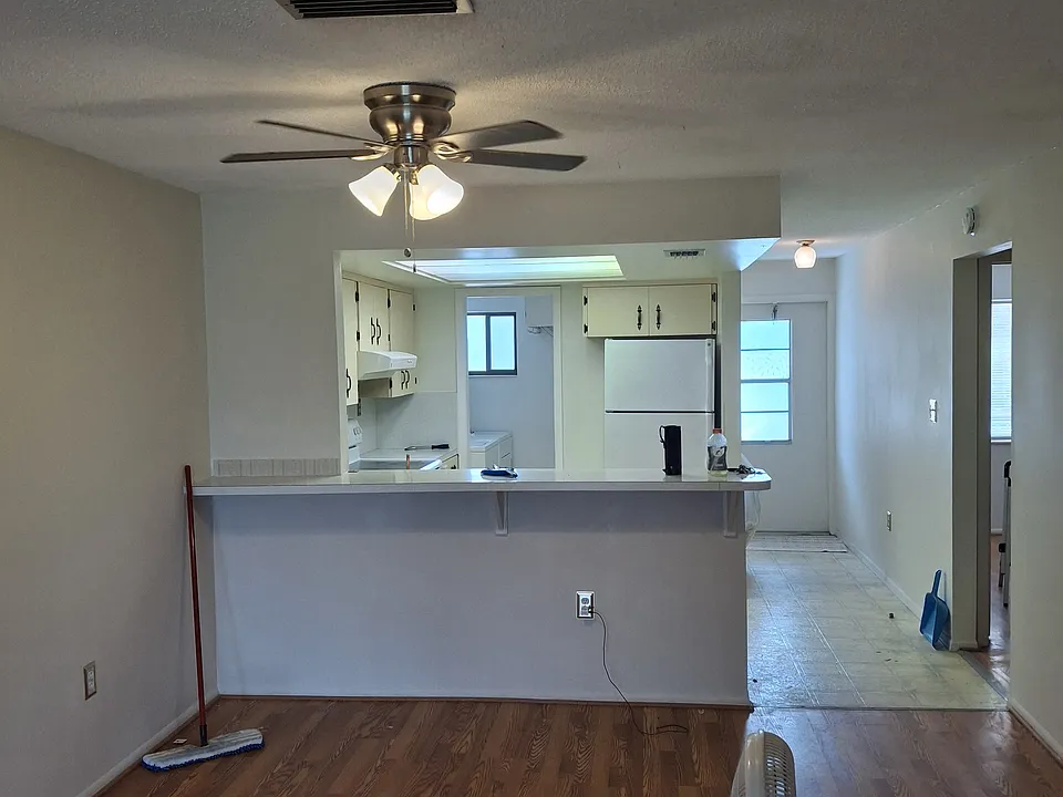 3755 S Hopkins Ave #5-C