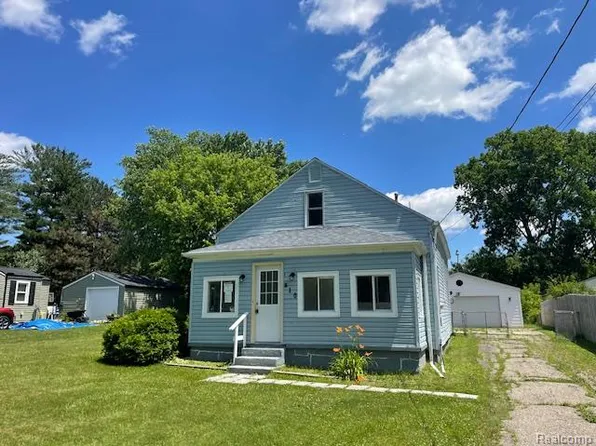 810 Moore St, Davison, MI 48423