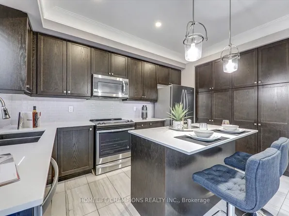 238 London Ln, Ajax, ON L1T 0N5