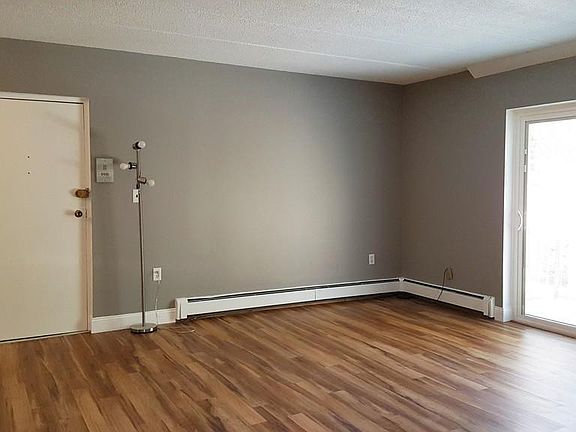 4th image of 20 Skyline Dr APT 8