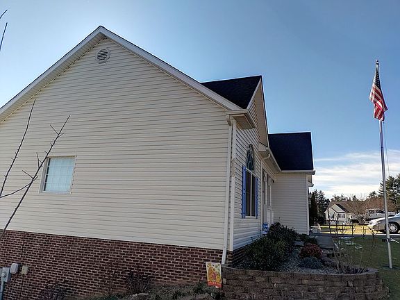 3rd image of 175 Cindy Anne Dr