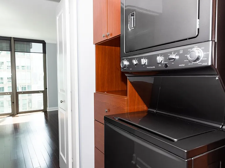 2 E Erie St #2014 — Photo 17