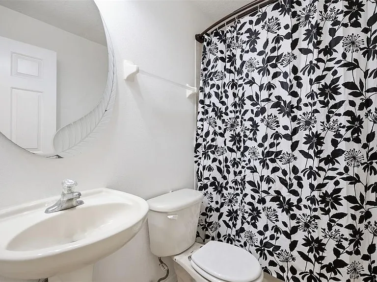 2631 Queen Alberta Dr — Photo 10