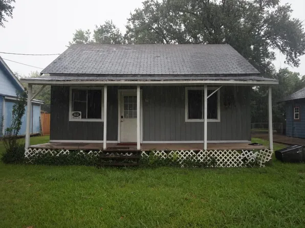 312 Pine St, Port Neches, TX 77651