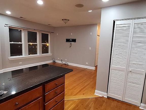 3rd image of 6256 N Richmond St #2