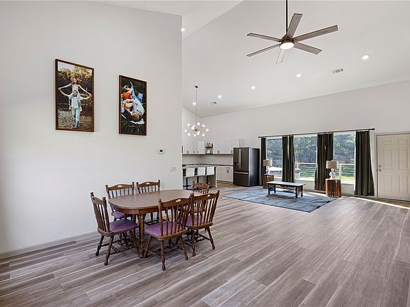 5th image of 401 Mountain View Ct