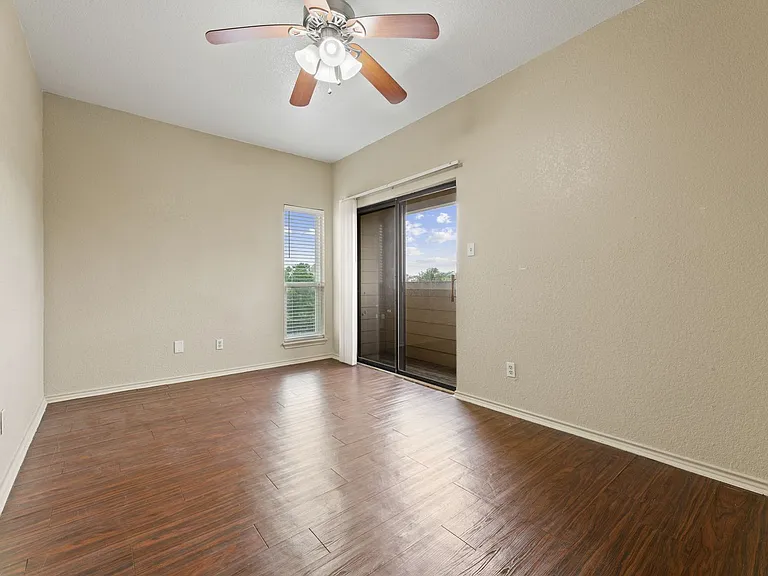 Stone Hill Apartments — Photo 44