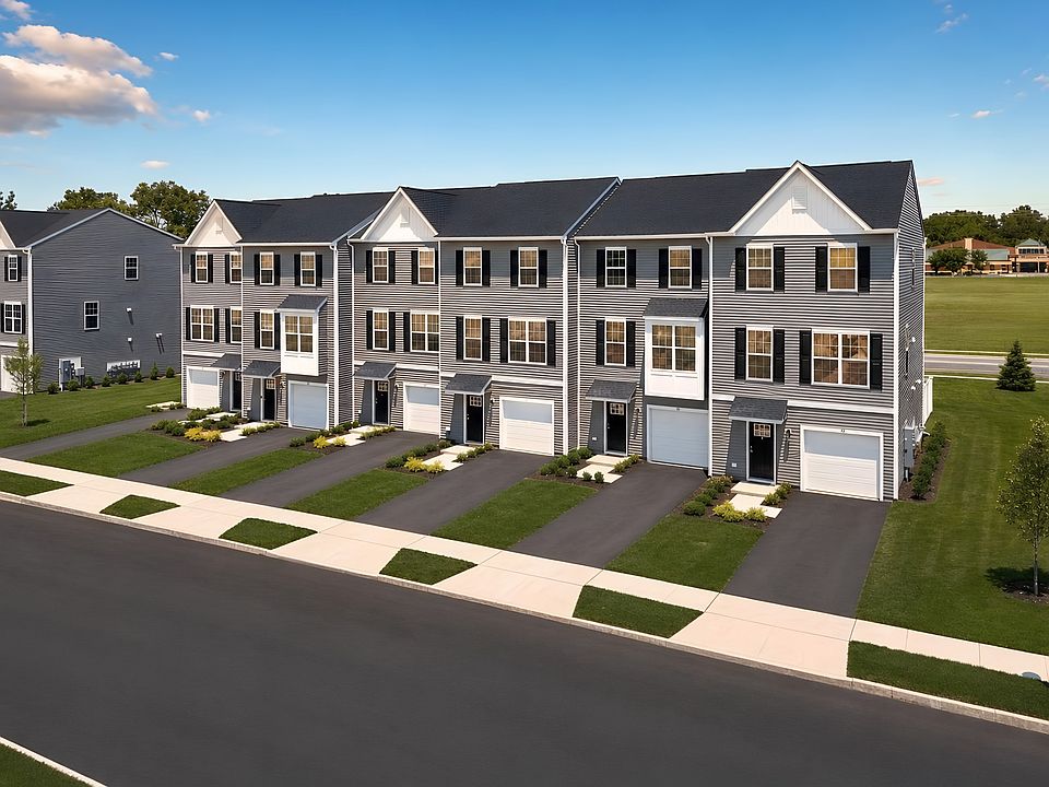 Chase Pointe Streetscape 15of18