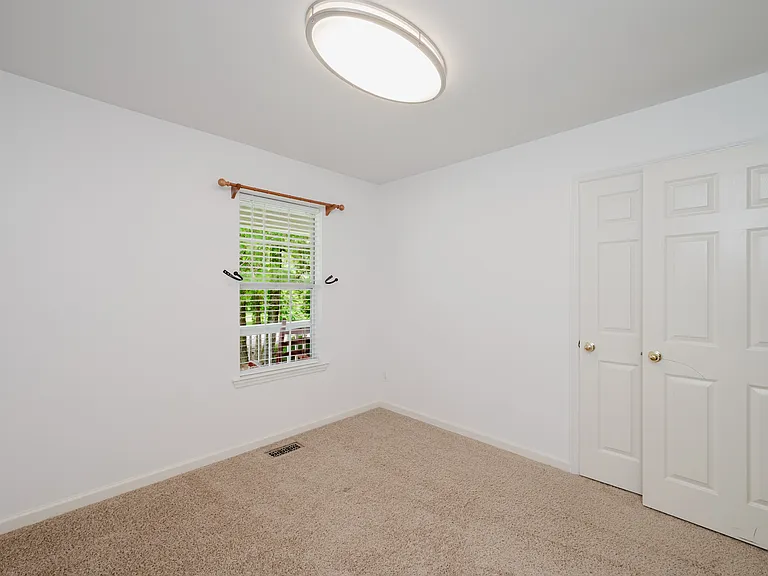 120 Lynn Dr — Photo 28