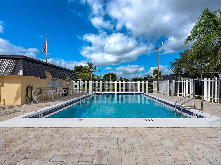 2471 Waterside Dr — Photo 16