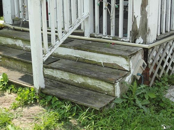 5th image of 902 E Elm Ave
