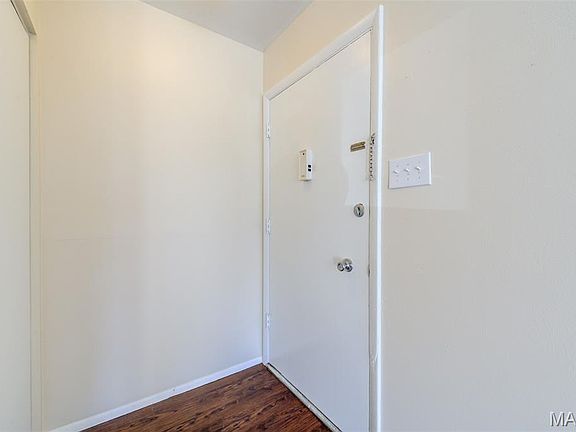 5th image of 7727 Hazelcrest Dr APT A