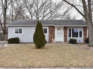 126 Valley Dr, Bolingbrook, IL 60440