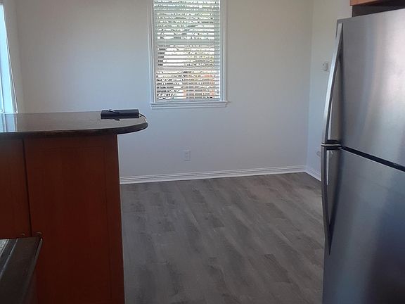 4th image of 446 Oriente St