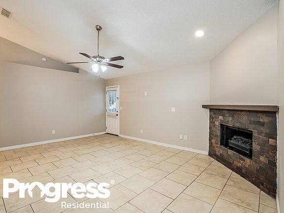 5th image of 1628 Twin Oak Dr W